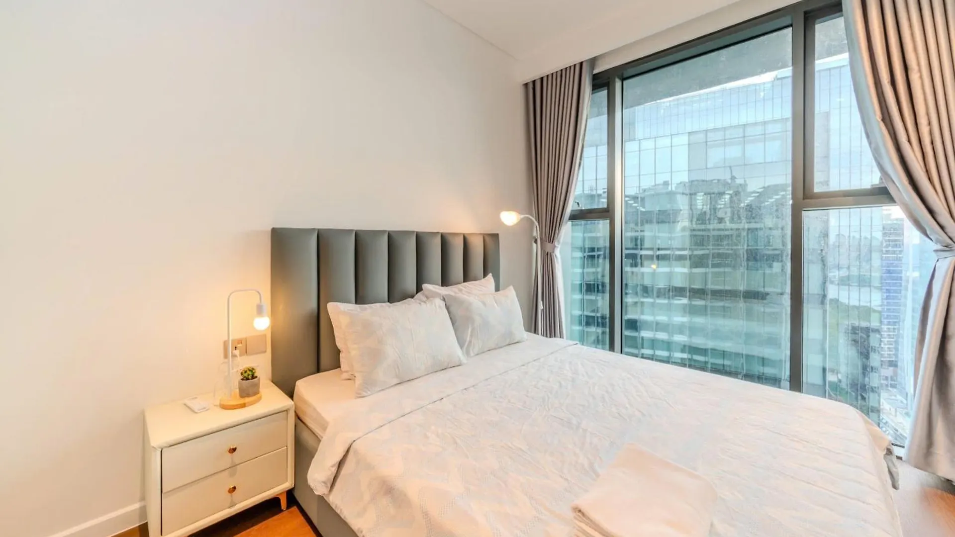 Metropole Thu Thiem - Luna Apartment - Chic, Unbeatable Location, Great Value!!! Ho Či Minovo Město