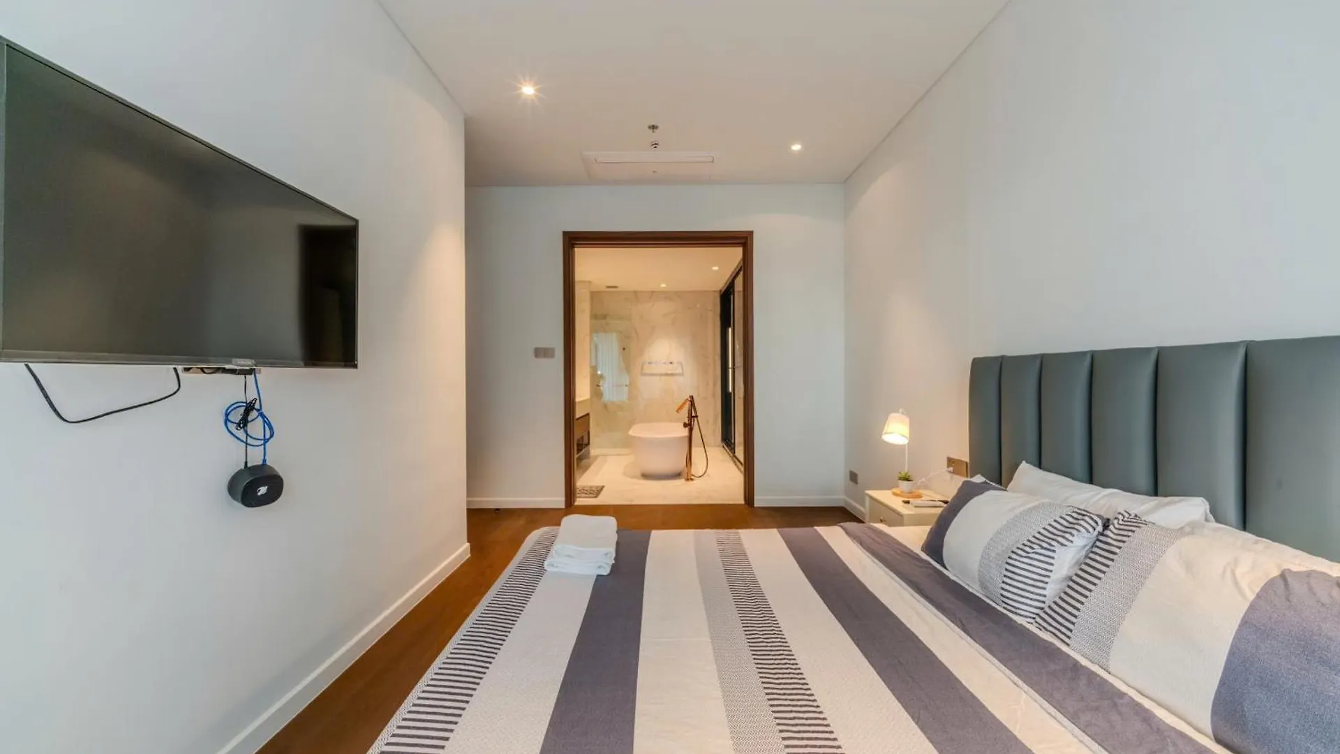 Metropole Thu Thiem - Luna Apartment - Chic, Unbeatable Location, Great Value!!! Ho Chi Minh City