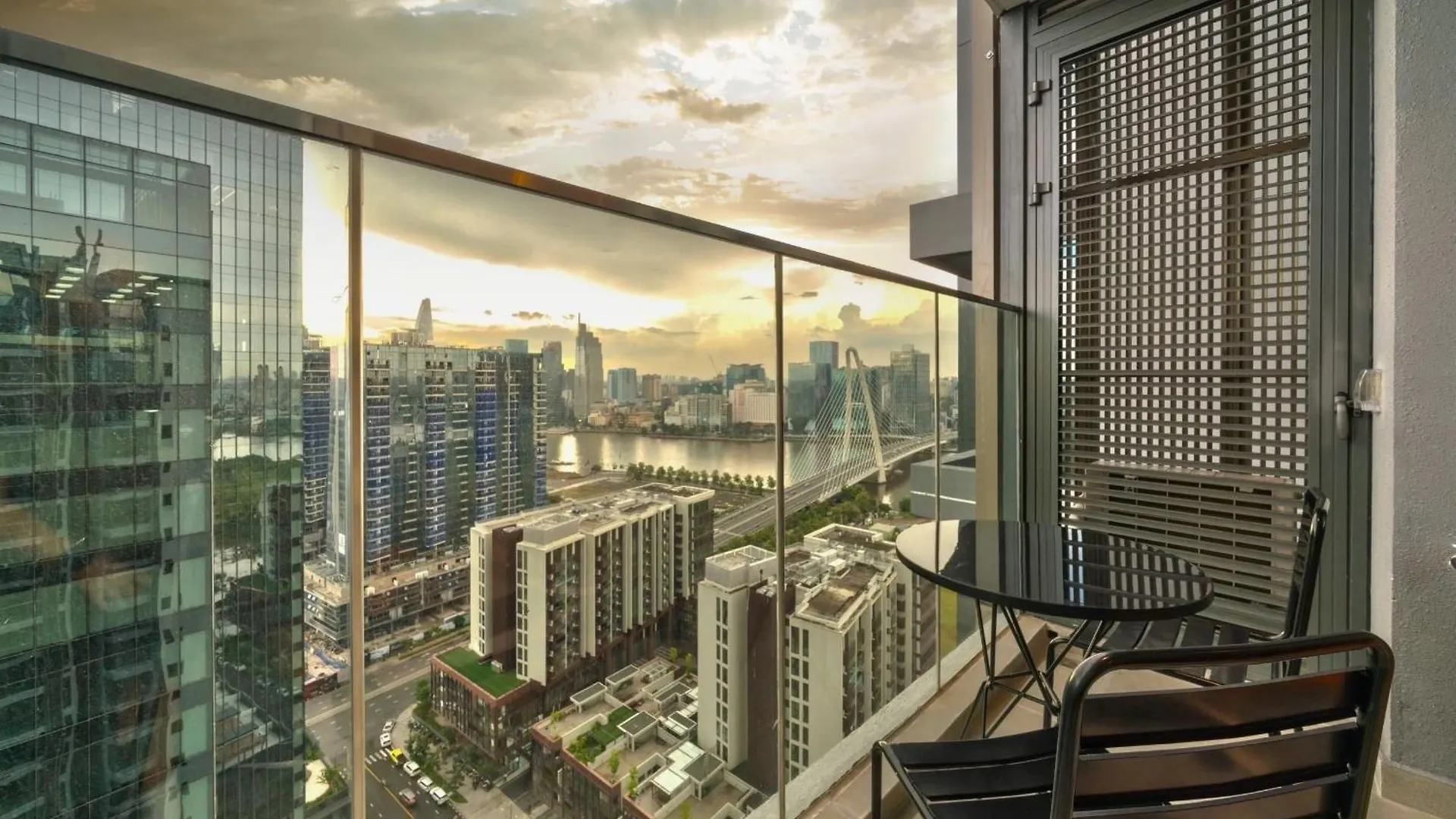 Metropole Thu Thiem - Luna Apartment - Chic, Unbeatable Location, Great Value!!! Ho Chi Minh City