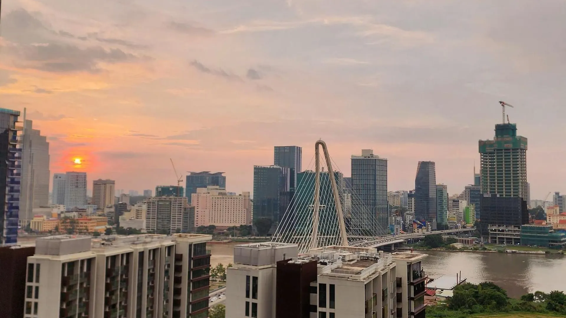 Metropole Thu Thiem - Luna Apartment - Chic, Unbeatable Location, Great Value!!! Ho Chi Minh City