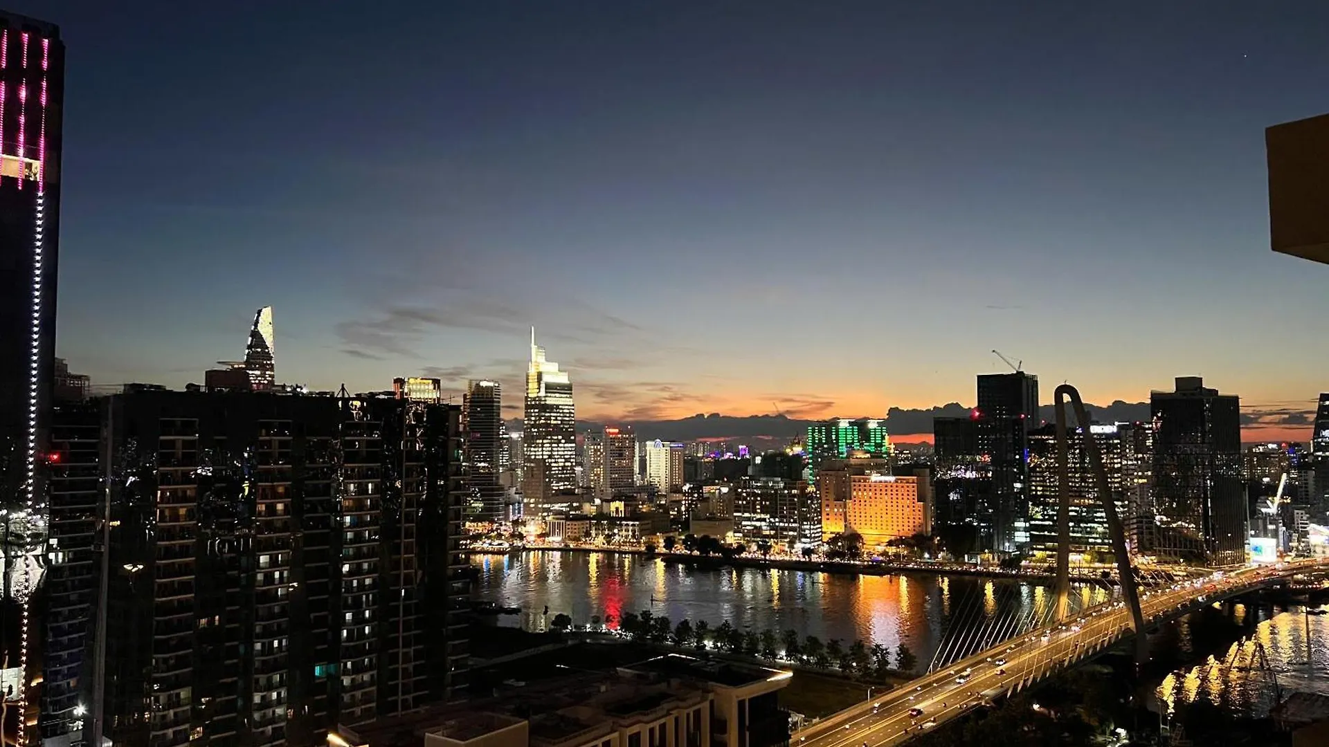 Metropole Thu Thiem - Luna Apartment - Chic, Unbeatable Location, Great Value!!! Ho Chi Minh City