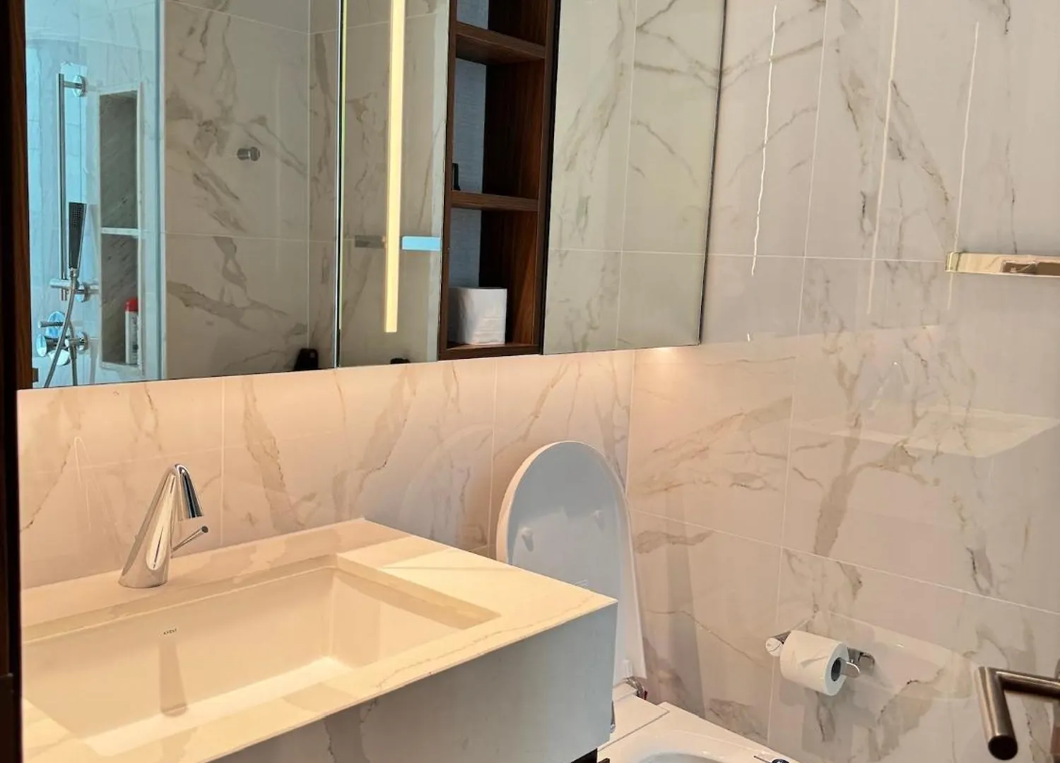Metropole Thu Thiem - Luna Apartment - Chic, Unbeatable Location, Great Value!!! Ho Chi Minh City