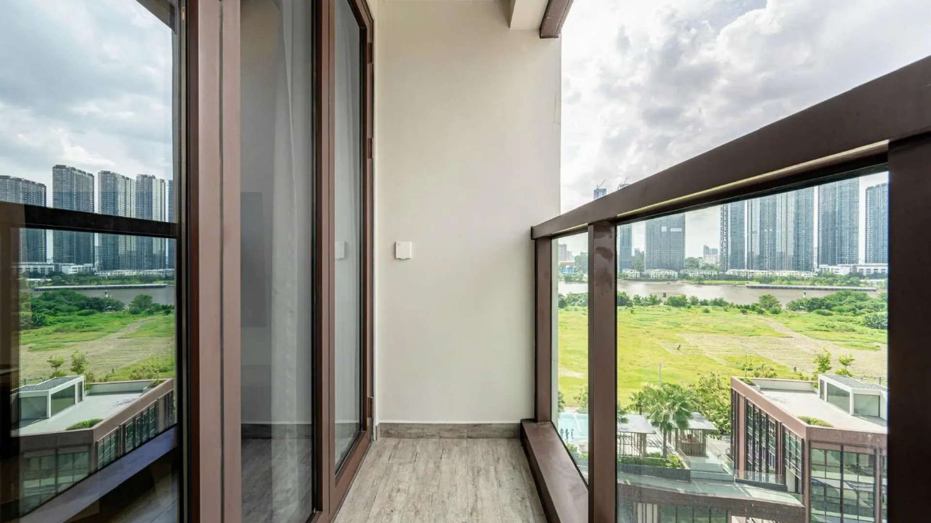 Metropole Thu Thiem - Luna Apartment - Chic, Unbeatable Location, Great Value!!! Ho Chi Minh City