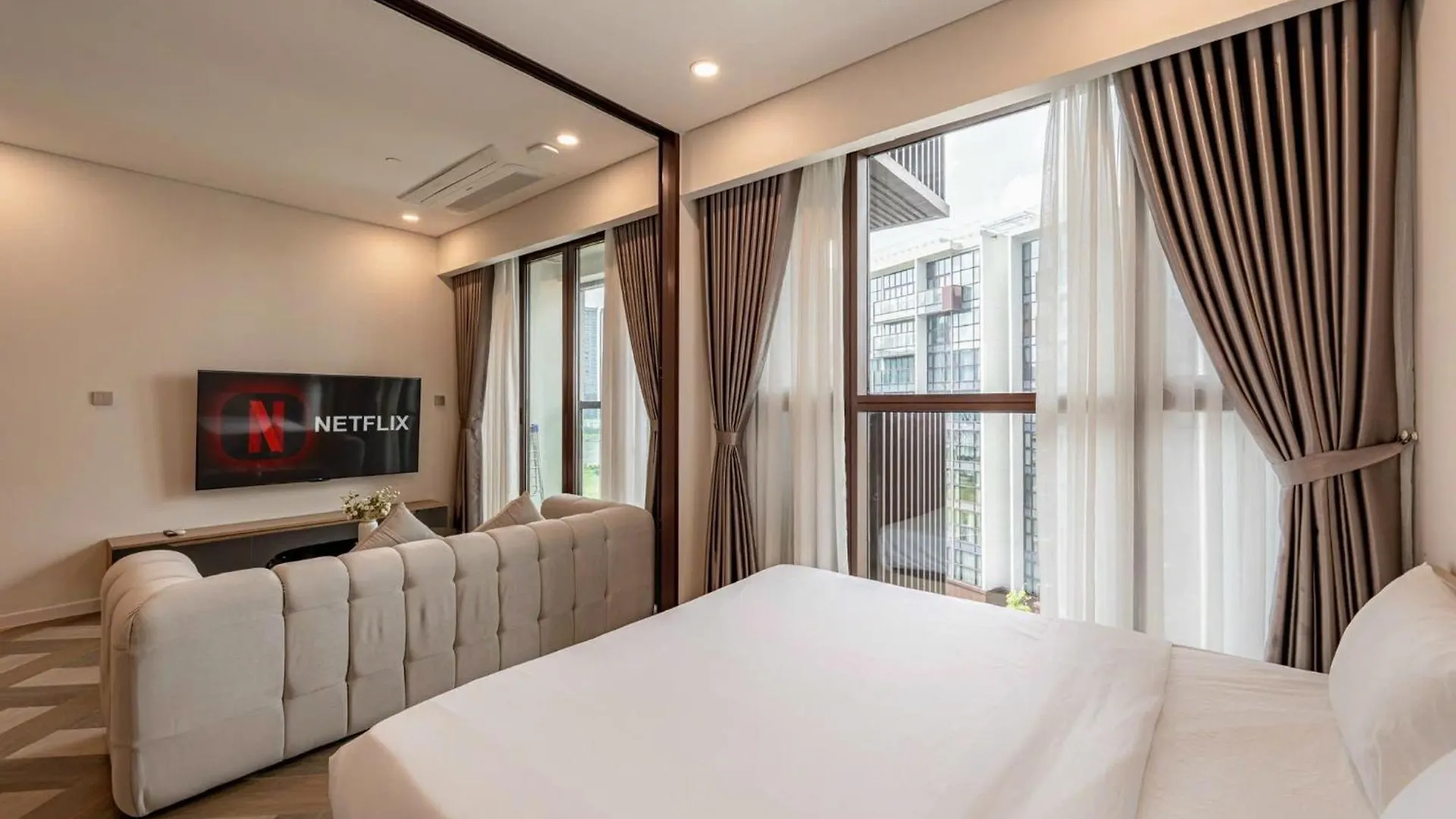 Metropole Thu Thiem - Luna Apartment - Chic, Unbeatable Location, Great Value!!! Ho Chi Minh City