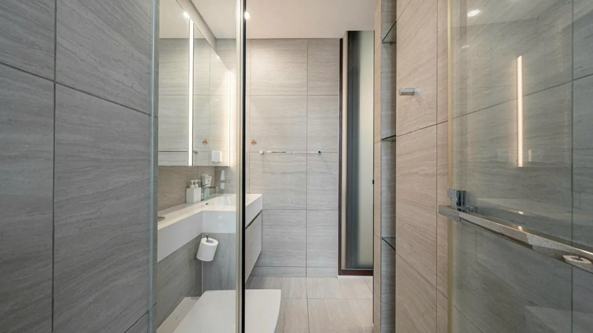 Metropole Thu Thiem - Luna Apartment - Chic, Unbeatable Location, Great Value!!! Ho Chi Minh City